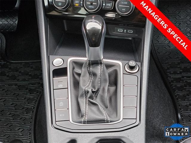 Photo of 2024 Opal White Pearl Effect Volkswagen Jetta