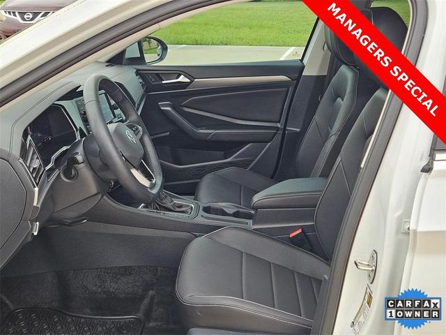 Photo of 2024 Opal White Pearl Effect Volkswagen Jetta