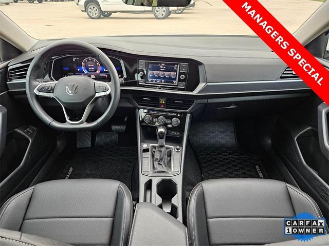 Photo of 2024 Opal White Pearl Effect Volkswagen Jetta