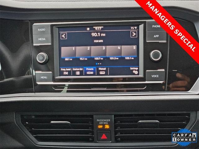 Photo of 2024 Opal White Pearl Effect Volkswagen Jetta