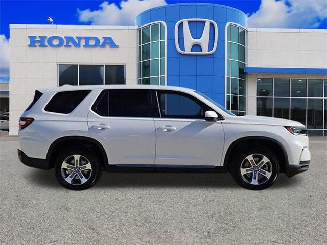 Photo of 2025 White Honda Pilot