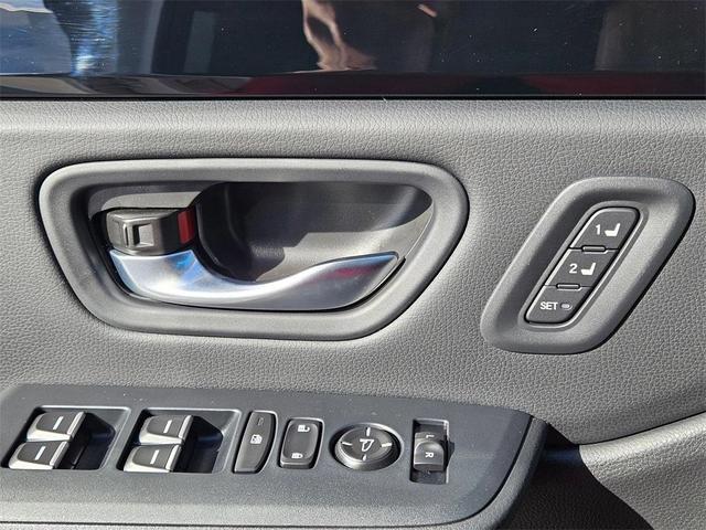 Photo of 2025 White Honda Pilot