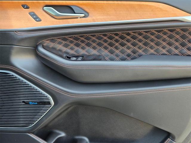 Photo of 2023 Diamond Black Jeep Grand Cherokee