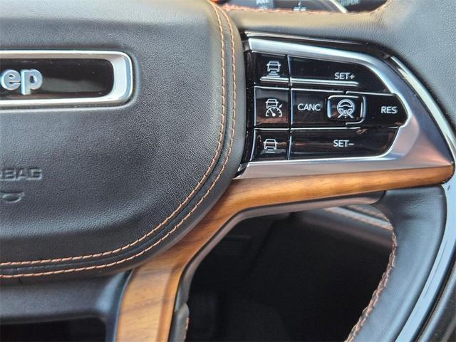 Photo of 2023 Diamond Black Jeep Grand Cherokee