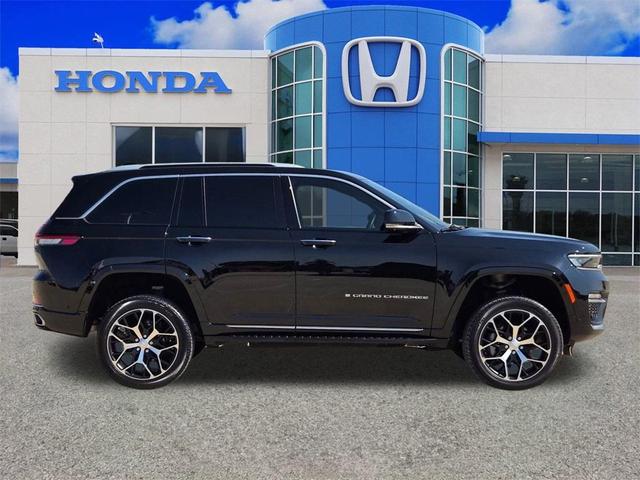 Photo of 2023 Diamond Black Jeep Grand Cherokee
