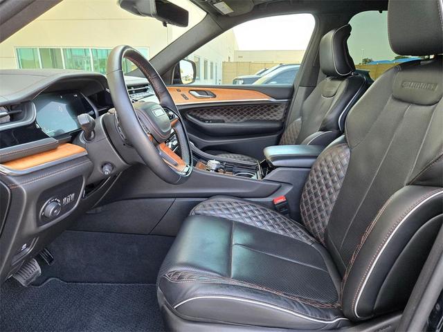 Photo of 2023 Diamond Black Jeep Grand Cherokee