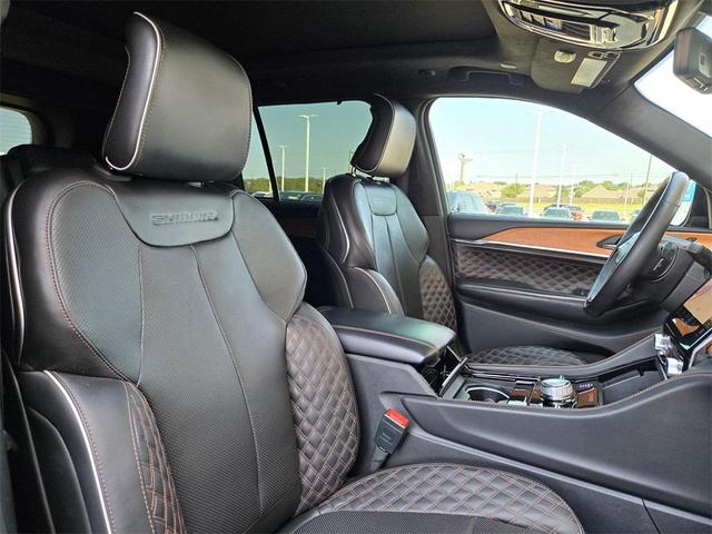 Photo of 2023 Diamond Black Jeep Grand Cherokee