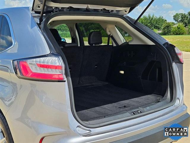 Photo of 2023 Silver Metallic Ford Edge