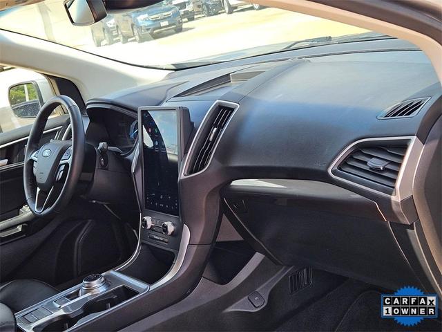 Photo of 2023 Silver Metallic Ford Edge