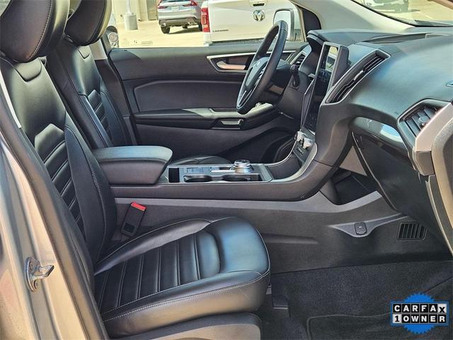 Photo of 2023 Silver Metallic Ford Edge
