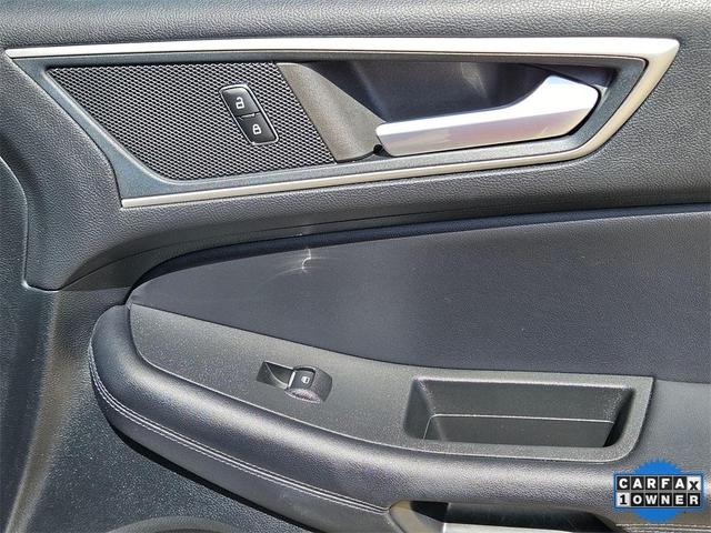 Photo of 2023 Silver Metallic Ford Edge