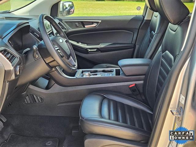 Photo of 2023 Silver Metallic Ford Edge
