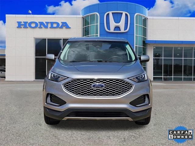 Photo of 2023 Silver Metallic Ford Edge