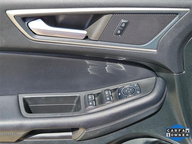 Photo of 2023 Silver Metallic Ford Edge