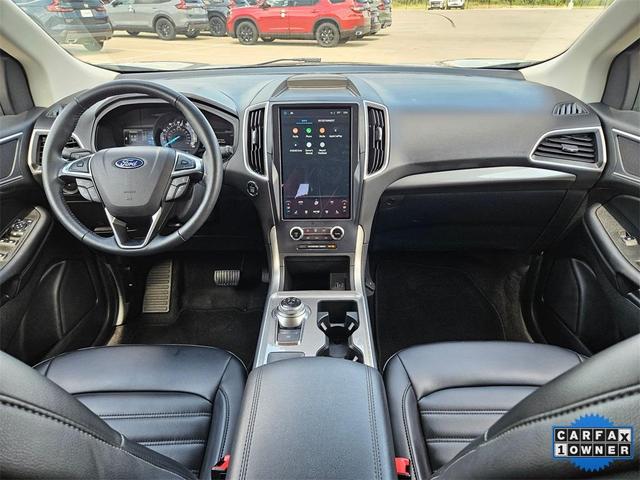 Photo of 2023 Silver Metallic Ford Edge