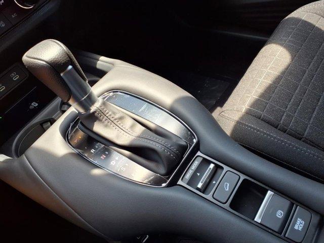Photo of 2026 Platinum White Pearl Honda HR-V