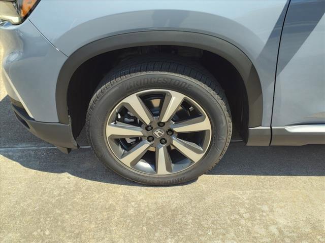 Photo of 2025 Sonic Gray Pearl Honda Pilot