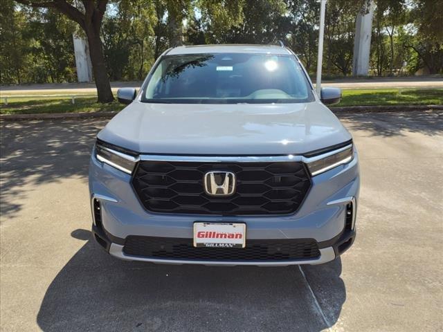 Photo of 2025 Sonic Gray Pearl Honda Pilot