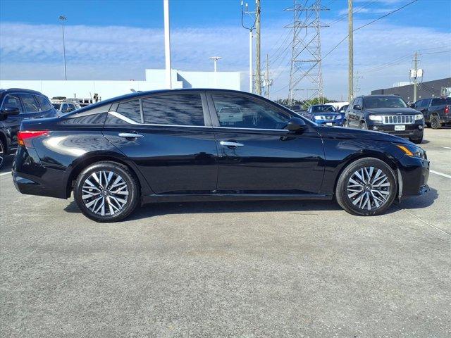 Photo of 2025 Super Black Nissan Altima
