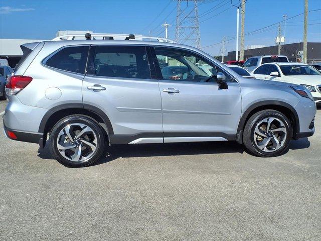 Photo of 2023 Ice Silver Metallic Subaru Forester