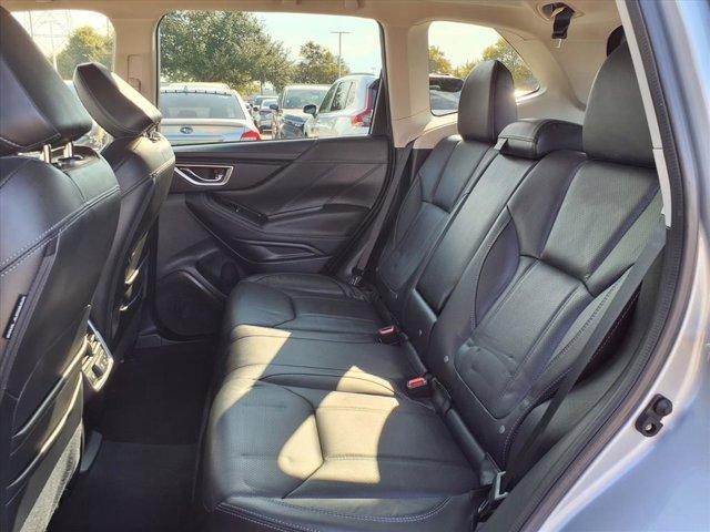 Photo of 2023 Ice Silver Metallic Subaru Forester