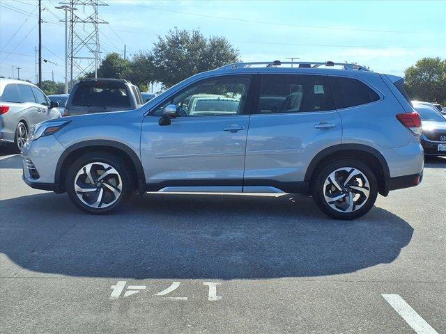 Photo of 2023 Ice Silver Metallic Subaru Forester