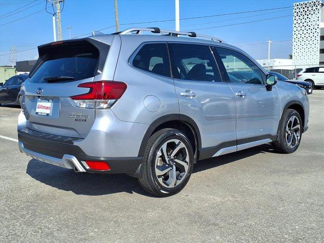 Photo of 2023 Ice Silver Metallic Subaru Forester