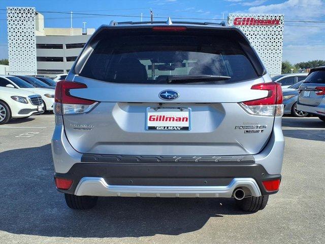 Photo of 2023 Ice Silver Metallic Subaru Forester
