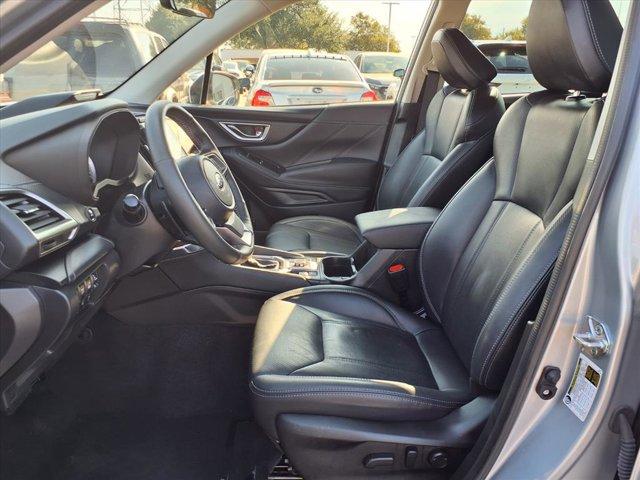 Photo of 2023 Ice Silver Metallic Subaru Forester