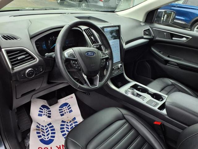 Photo of 2022 Blue Ford Edge