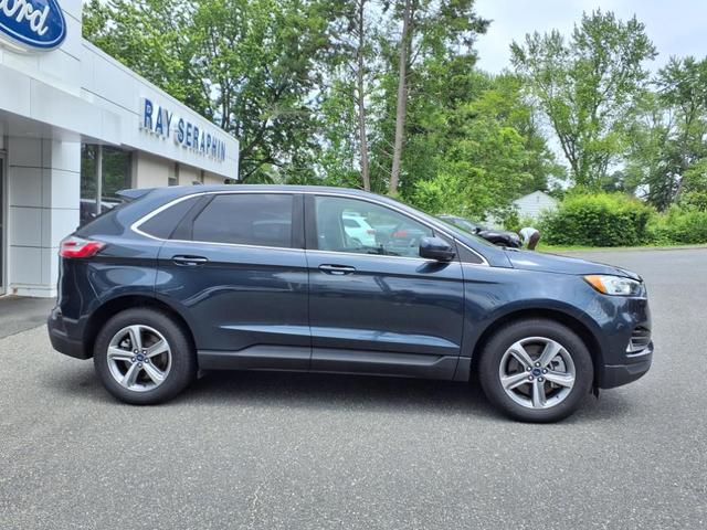 Photo of 2022 Blue Ford Edge