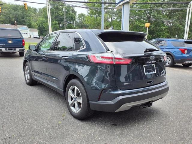 Photo of 2022 Blue Ford Edge