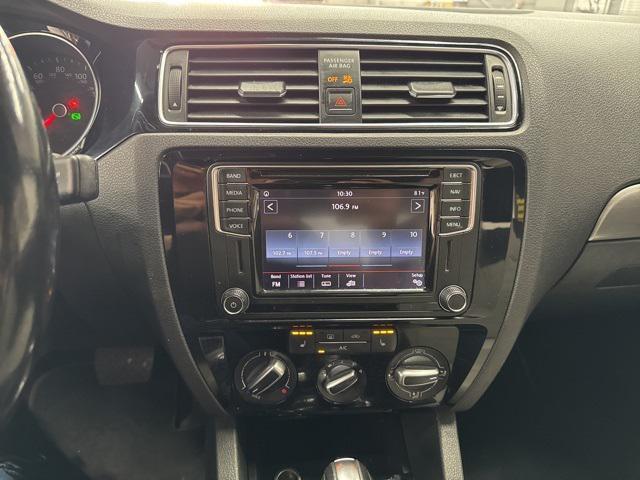 Photo of 2017 Pure White Volkswagen Jetta