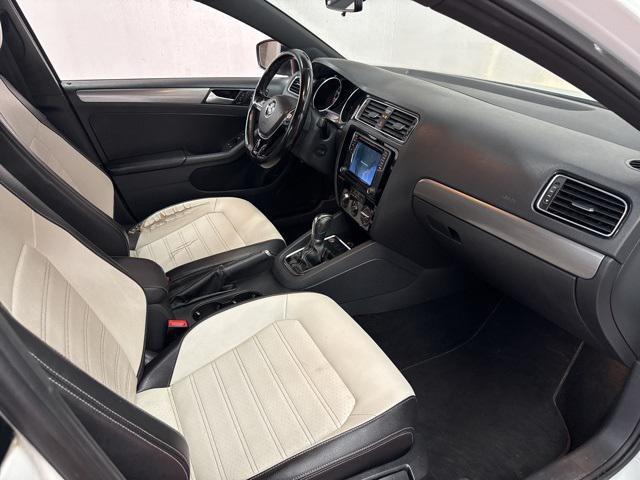 Photo of 2017 Pure White Volkswagen Jetta