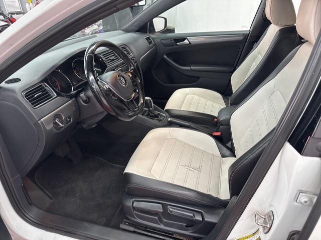 Photo of 2017 Pure White Volkswagen Jetta
