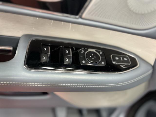 Photo of 2019 Chroma Crystal Lincoln Navigator L