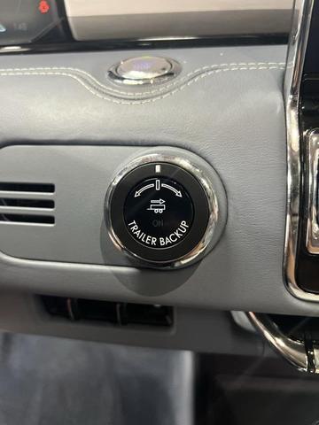 Photo of 2019 Chroma Crystal Lincoln Navigator L