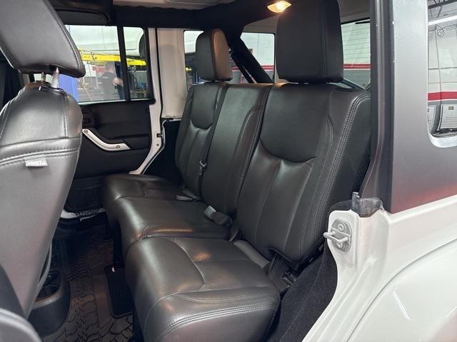 Photo of 2016 Bright White Clearcoat Jeep Wrangler Unlimited