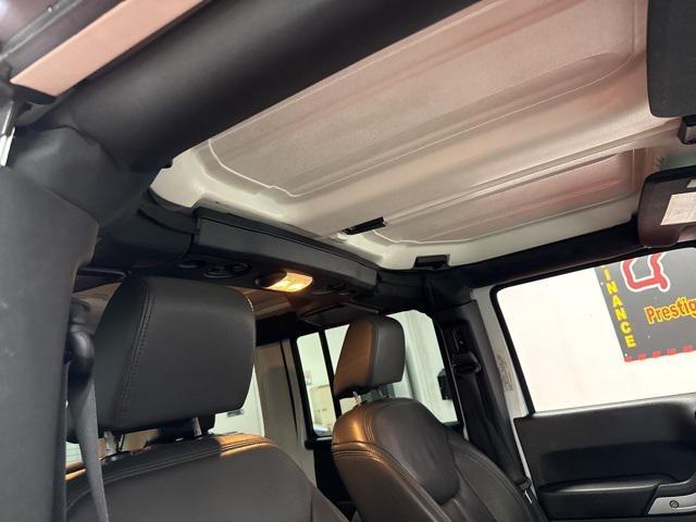 Photo of 2016 Bright White Clearcoat Jeep Wrangler Unlimited