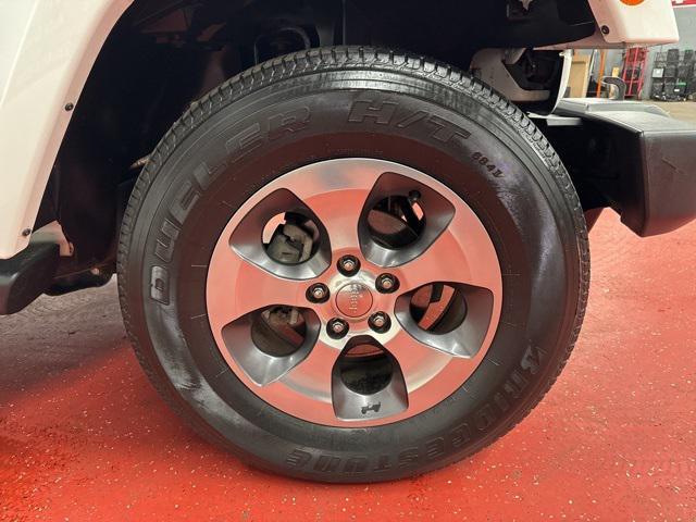 Photo of 2016 Bright White Clearcoat Jeep Wrangler Unlimited