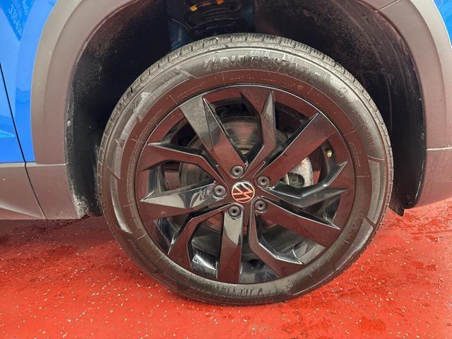 Photo of 2022 Cornflower Blue Volkswagen Taos