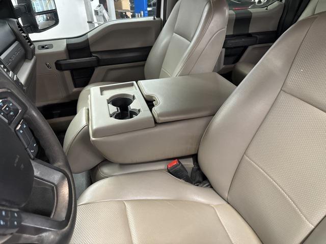Photo of 2020 Oxford White Ford F-250