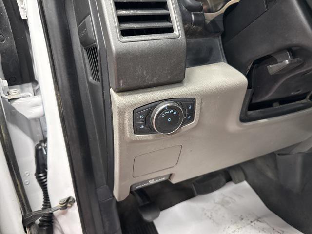 Photo of 2020 Oxford White Ford F-250