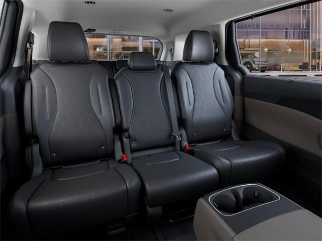 Photo of 2026 Ceramic Silver Kia Carnival