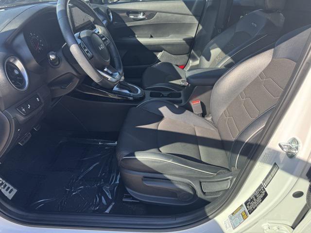 Photo of 2023 Snow White Pearl Kia Forte