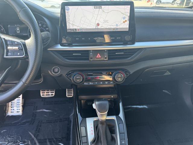 Photo of 2023 Snow White Pearl Kia Forte