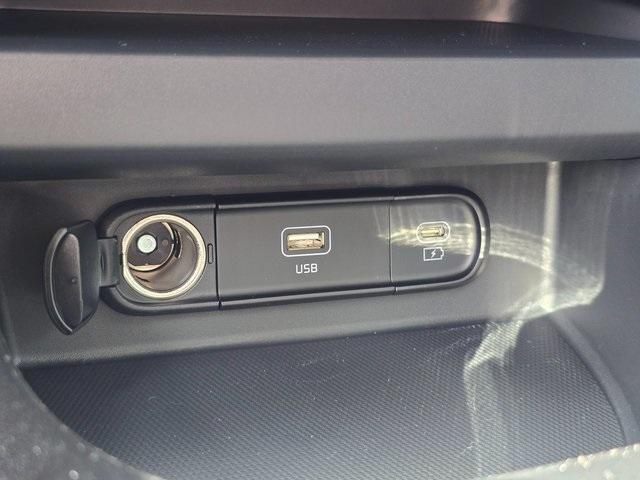 Photo of 2025 Blue / Black Kia Seltos