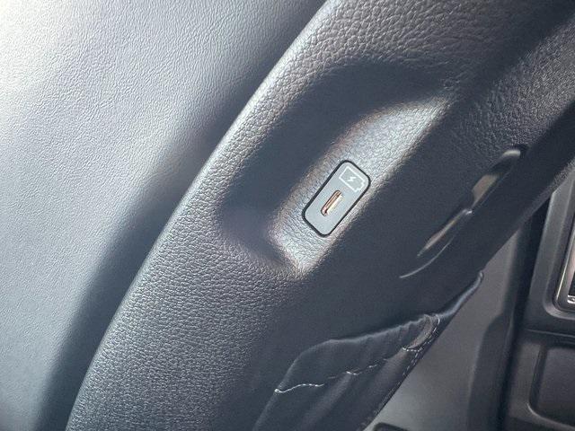 Photo of 2025 Everlasting Silver Kia Telluride