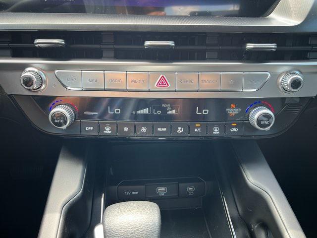 Photo of 2025 Everlasting Silver Kia Telluride