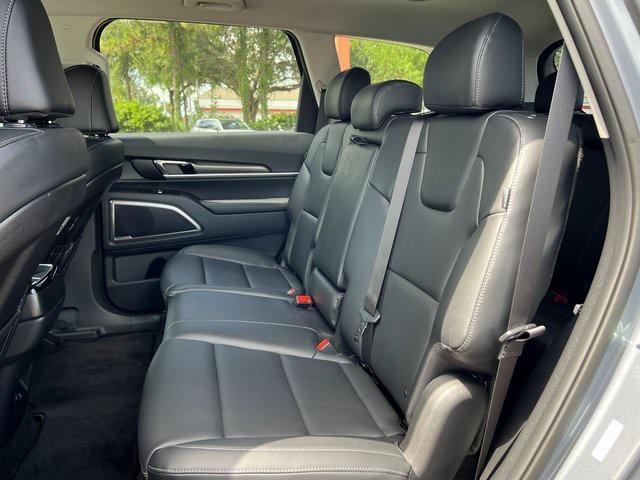 Photo of 2025 Everlasting Silver Kia Telluride